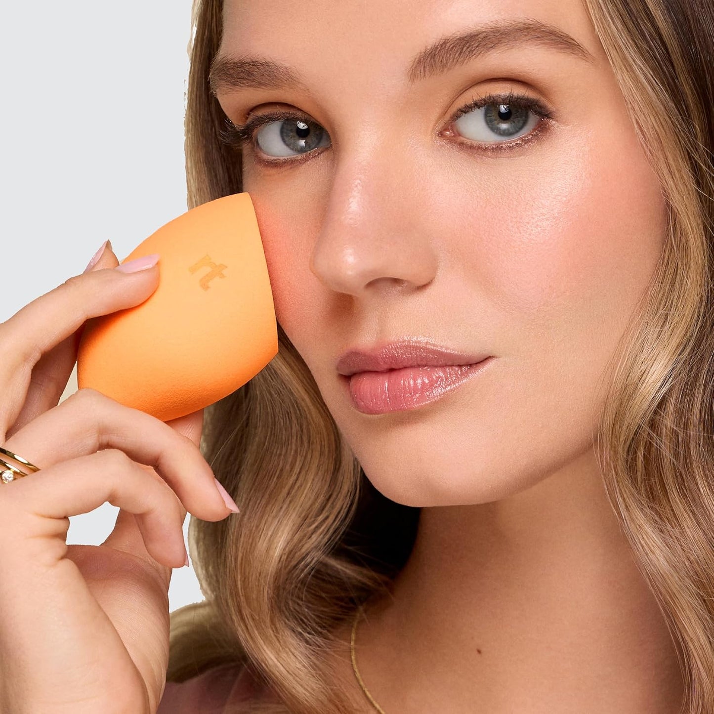 Miracle Complexion Sponge for Liquid & Cream Makeup, 3-Point Design for Seamless Application, Streak-Free Natural Dewy Finish, Latex-Free, Cruelty-Free, Vegan, Easy to Clean, 1 Count