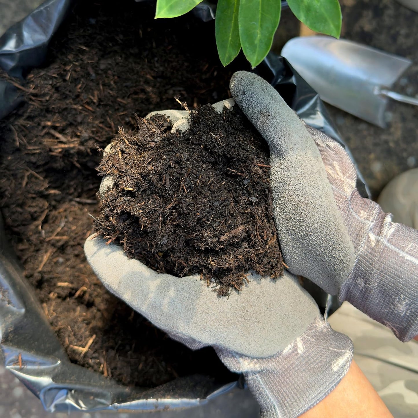 Peat-Free Premium All Purpose Compost 52L, Multi-Purpose Garden Soil Mix for Pots, Containers, Hanging Baskets & Outdoor Plants